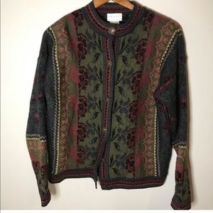 WOOL sweater with wonderfully unique buttons
Beautiful stripes and floral design